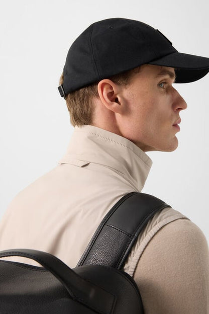 Jonny Lightweight Waistcoat In Sand