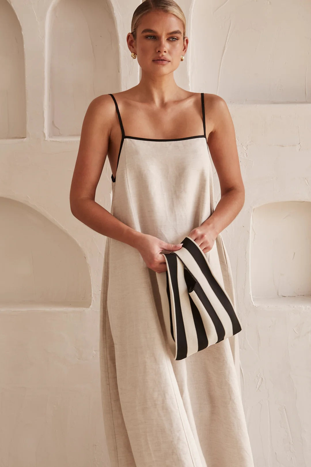 Kontrastierendes Maxikleid aus Leinen