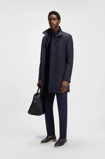 COAT WITH CONCEALED CLOSURE